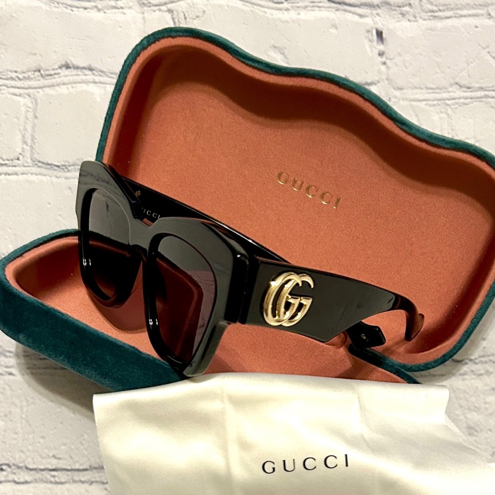 Like New Black Gucci GG Sunglasses (Size Large)